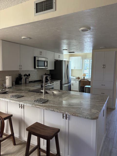Good morning FLORIDA at your granite countertop breakfast bar!!