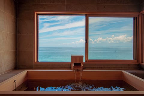 Deluxe Twin Room, Non Smoking, Ocean View | Bathroom | Slippers, bidet