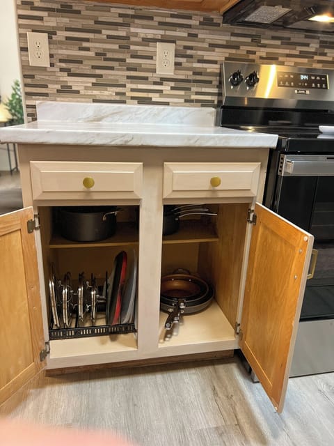 Pans, lids & cutting boards