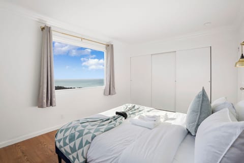 Family Apartment, 2 Bedrooms, Non Smoking, Kitchen | 2 bedrooms, iron/ironing board, free WiFi