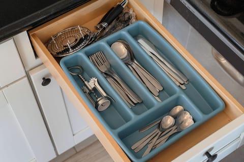 Family Apartment, 2 Bedrooms, Non Smoking, Kitchen | Private kitchen | Coffee/tea maker, dining tables