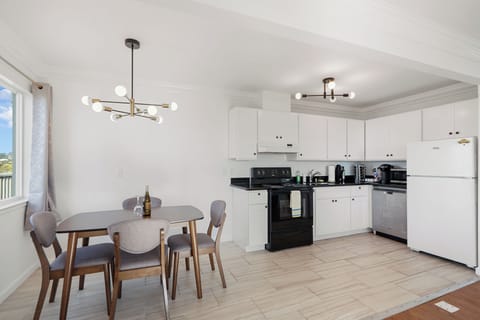 Coffee/tea maker, dining tables