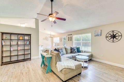 Navarre Vacation Rental | 3BR | 2BA | 1,895 Sq Ft | 2 Steps to Enter