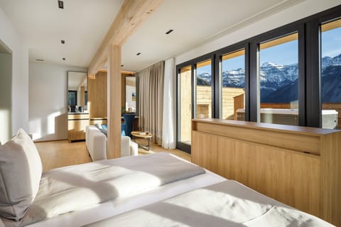 Luxury Suite, Mountain View | In-room safe, desk, laptop workspace, blackout drapes