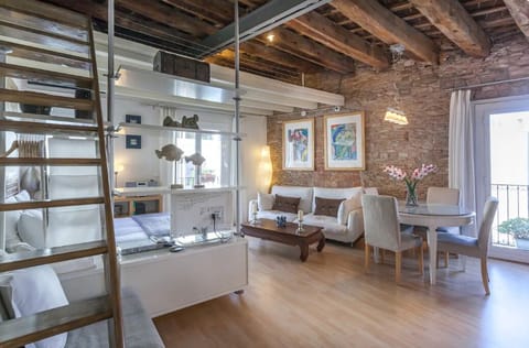 Apartment (0 Bedroom) | Living room | 35-inch TV with cable channels