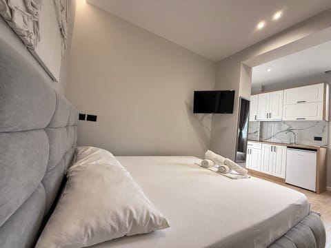 Exclusive Triple Room, Ground Floor | Desk, soundproofing, free WiFi