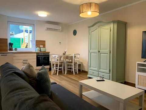 Comfort Apartment, Garden View | Shared kitchen