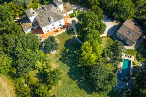 Outdoor areas: 10x5 saltwater swimming pool with natural beach; Large park with century-old trees; Terrace with table and chairs - Gas plancha grill; Green charging station.