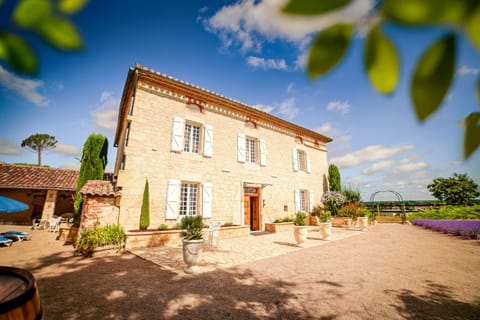 Swimming pool (June to September, weather permitting) - Deckchairs - Sunshade - Covered terrace + Open-air terrace - Garden lounge - Barbecue/Plancha - Private car park.