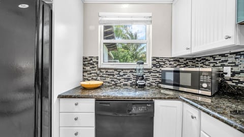 Fully equipped kitchen with granite countertops, a blender, filter coffee machine, and indoor/outdoor tableware for 6. Enjoy easy access to the dining room for effortless entertaining.