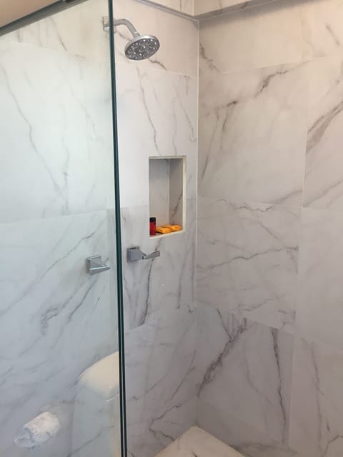 Luxury Double Room, Microwave, Pool View | Bathroom shower