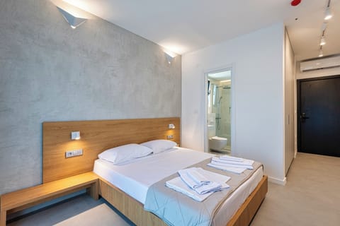 Standard Double Room | In-room safe, laptop workspace, free WiFi, bed sheets