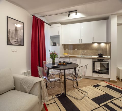 Living room+dining area