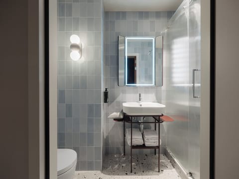 Family room - interconnecting | Bathroom | Eco-friendly toiletries, hair dryer, towels, soap