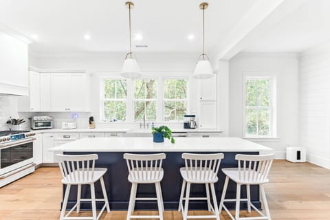 CENTER ISLAND FOR LOTS OF COOKING AND GATHERING