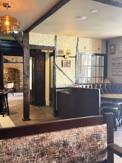 Breakfast, lunch and dinner served