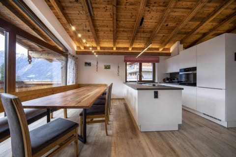 Chalet | Dining