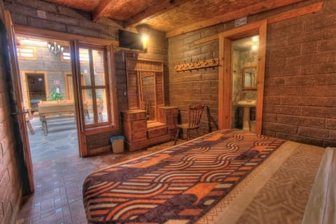 Room, 1 King Bed | Laptop workspace, free WiFi