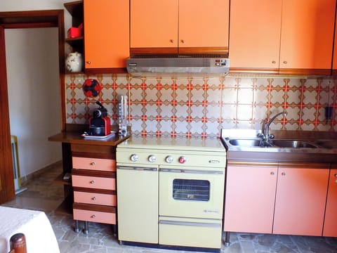 Apartment, Balcony, Mountain View | Private kitchen | Coffee/tea maker, electric kettle