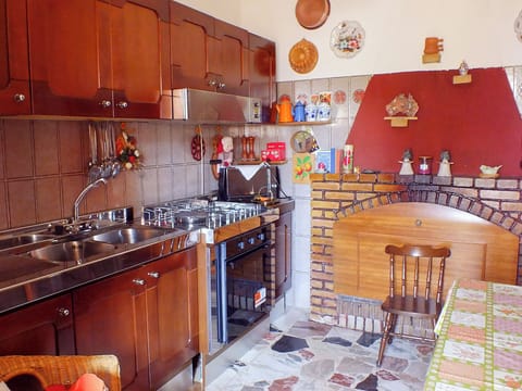 Apartment, Balcony, Mountain View | Private kitchen | Coffee/tea maker, electric kettle