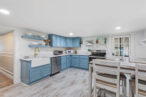 Electric Stove And Microwave With Farm Sink