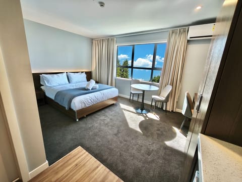 Deluxe Studio | Desk, iron/ironing board, free WiFi, bed sheets