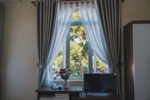 Soundproofing, iron/ironing board, free WiFi