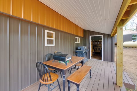 Private Patio | Gas Grill