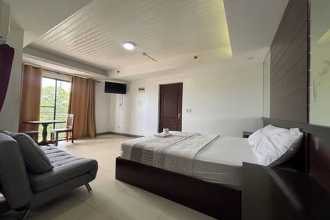 Deluxe Double Room | Iron/ironing board, free WiFi, bed sheets