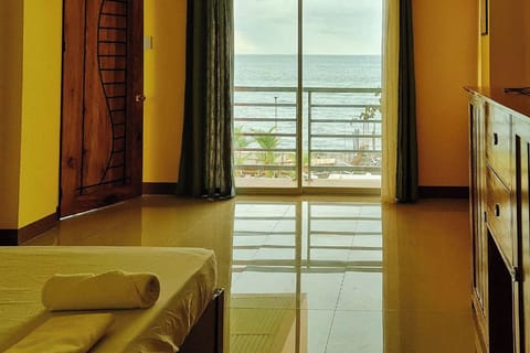 Deluxe Room | Desk, rollaway beds, free WiFi, bed sheets