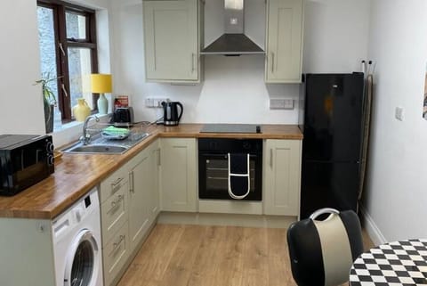 Sitting room with smart TV and wifi