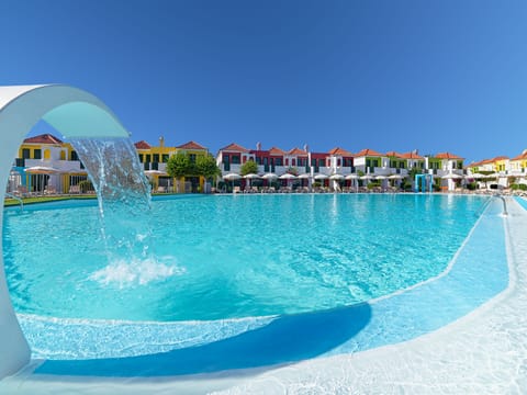 Pool waterfall