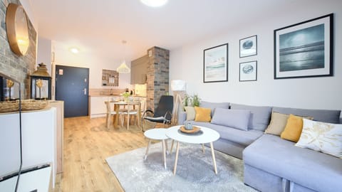 Apartment (12B/1) | Living area | Flat-screen TV