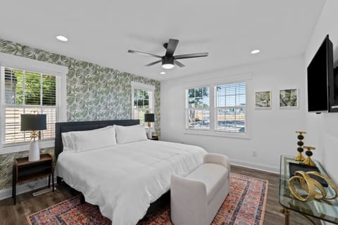 Oakwood Cottage: Primary Bedroom with Ensuite Bathroom. Overlooking the Backyard Putting Green.
