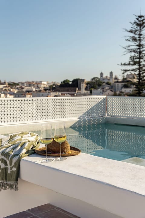 2 outdoor pools