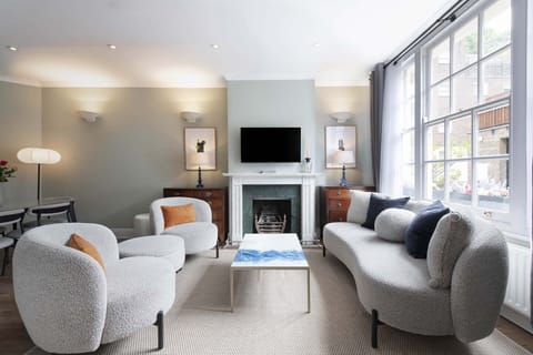 Welcome to Conrad, a gorgeous London mews home in South Kensington.