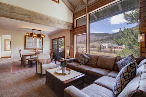 Condo, 4 Bedrooms | Living area | Smart TV