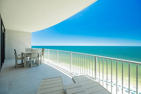 Condo, 3 Bedrooms | Property grounds