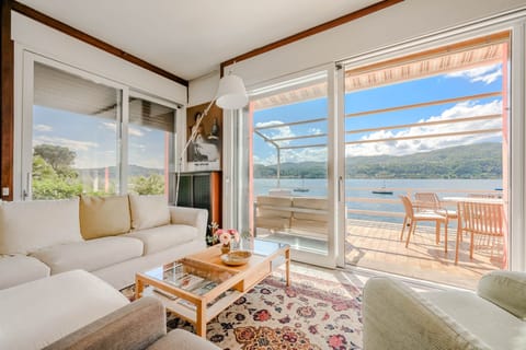 Villa, Multiple Beds, Patio, Mountain View (Villa Ranco) | Living area | 42-inch flat-screen TV with digital channels, fireplace