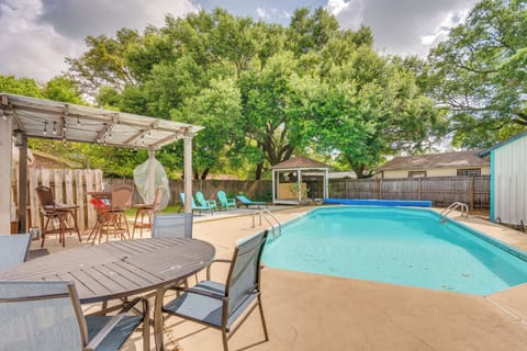 Pensacola Vacation Rental | 3BR | 2BA | 1,400 Sq Ft | 2 Steps Required