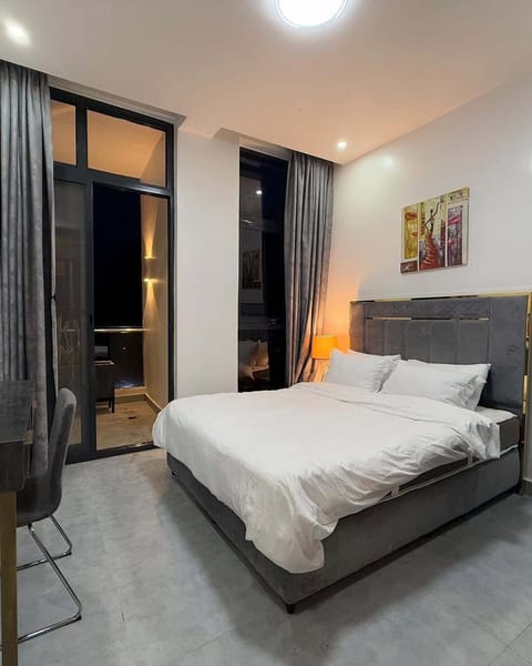 Comfort Double Room | In-room safe, soundproofing, WiFi (free)