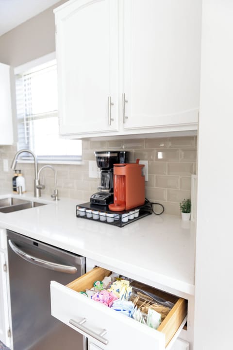 12 cup drip + single serve K cup- Grounds/K cups/creamers/sweeteners provided