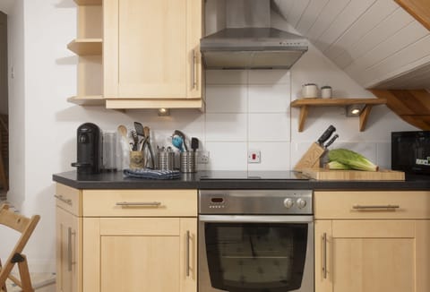 The Studio at Rockside, Polzeath. Ground floor: Prepare delicious meals