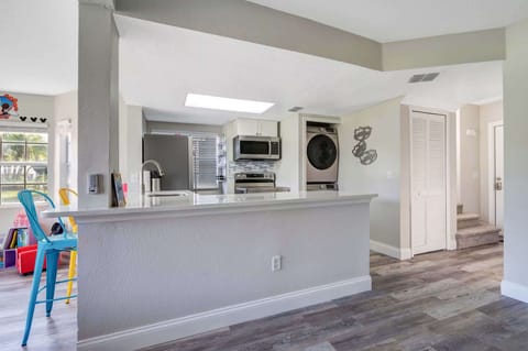 Kitchen bar counter with seating for 2