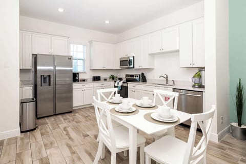 Enjoy meals & time spent together around the dining table, with seating for 4