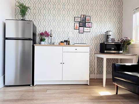 Oceanside Villa w/ Kitchenette, 2 Queen Beds | Living area | 32-inch flat-screen TV with cable channels, TV