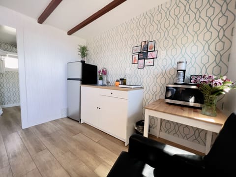 Oceanside Villa w/ Kitchenette, 2 Queen Beds | Private kitchenette | Mini-fridge, microwave, coffee/tea maker