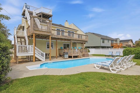 Back Exterior of Livin' the Dream