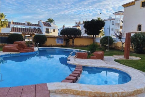 Shared Swimming pool, Key code access