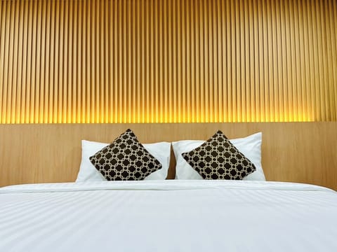 Deluxe Double or Twin Room | Desk, free WiFi, bed sheets